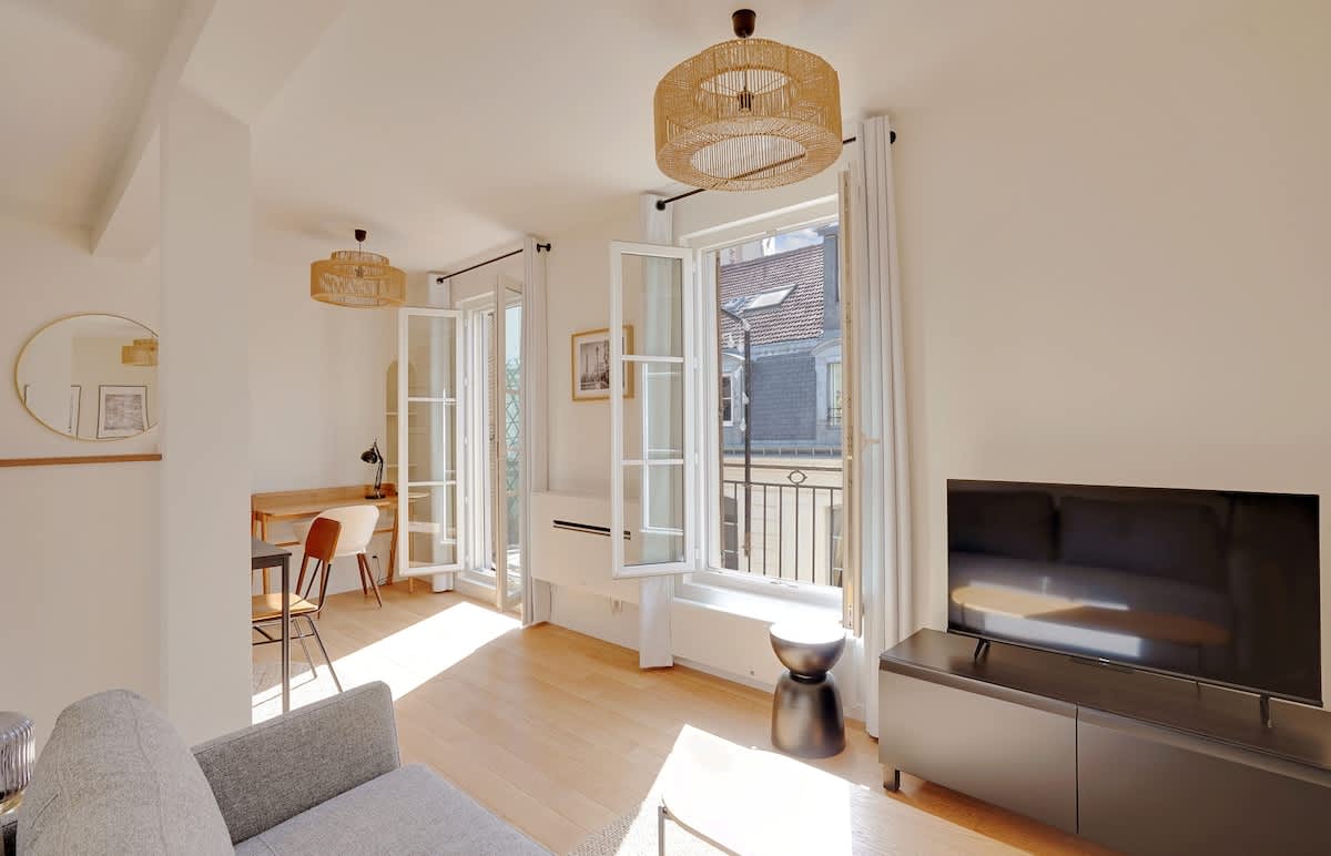 A Superb 1-BR with a Terrace in Le Marais — Paris, Île-de-France — vacation rental