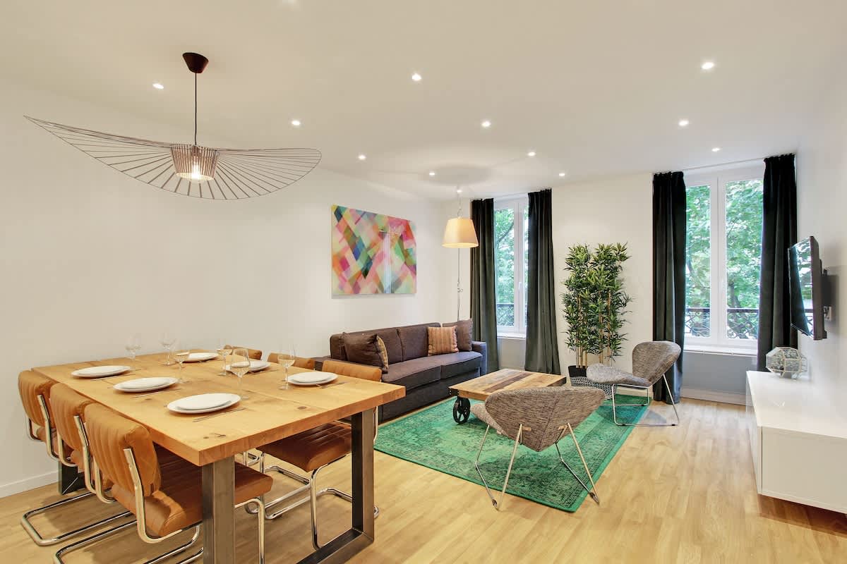 A Chic 2-BR in the Champs Elysées — Paris, Île-de-France — vacation rental
