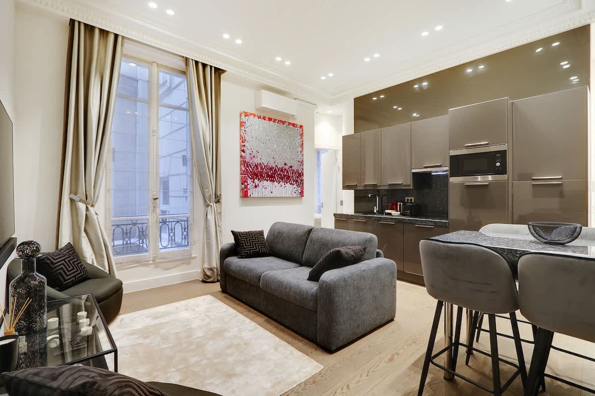 A Stunning 1-BR apartment in Champs Elysées — Paris, Île-de-France — vacation rental
