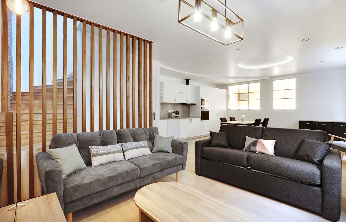 An Inviting 2-BR/1BA Townhouse in Marx Dormoy — Paris, Île-de-France — vacation rental