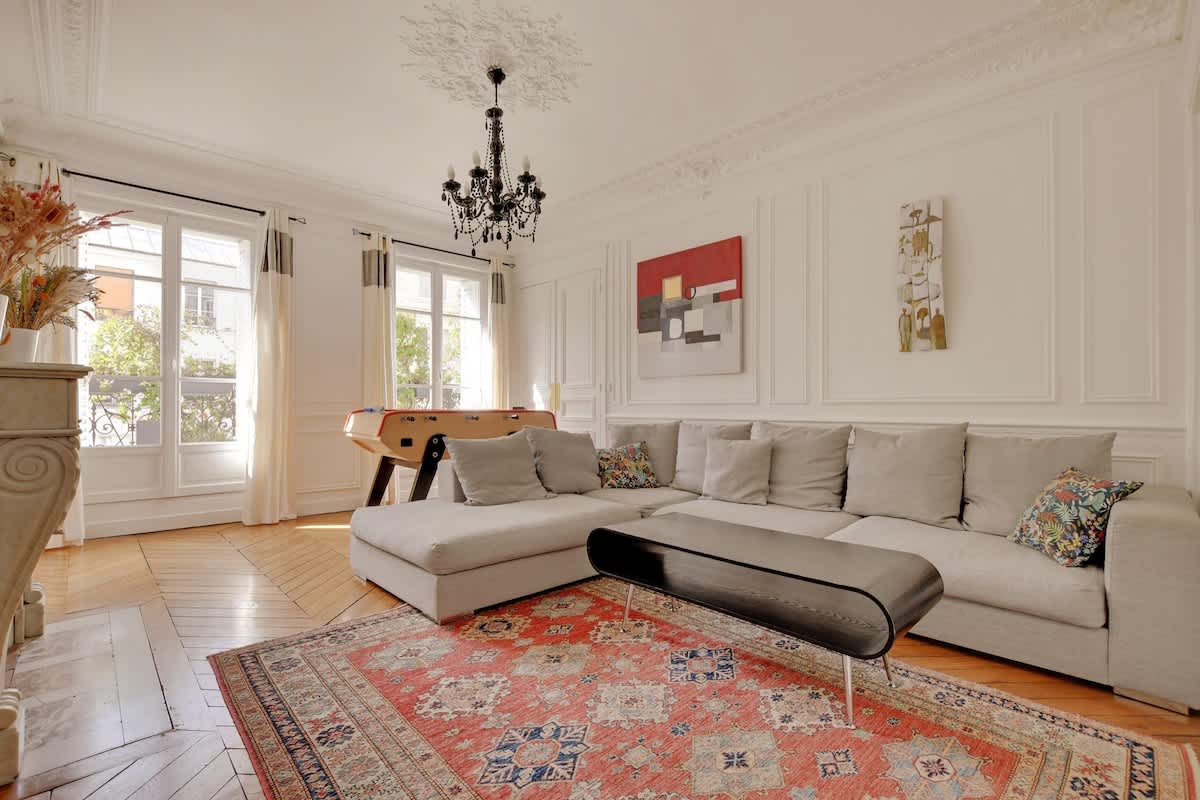 A Superb 3-BR/2BA In Saint-Georges — Paris, Île-de-France — vacation rental