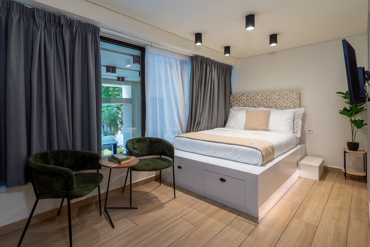 Athinas M1, tasteful studio apartment in central Athens