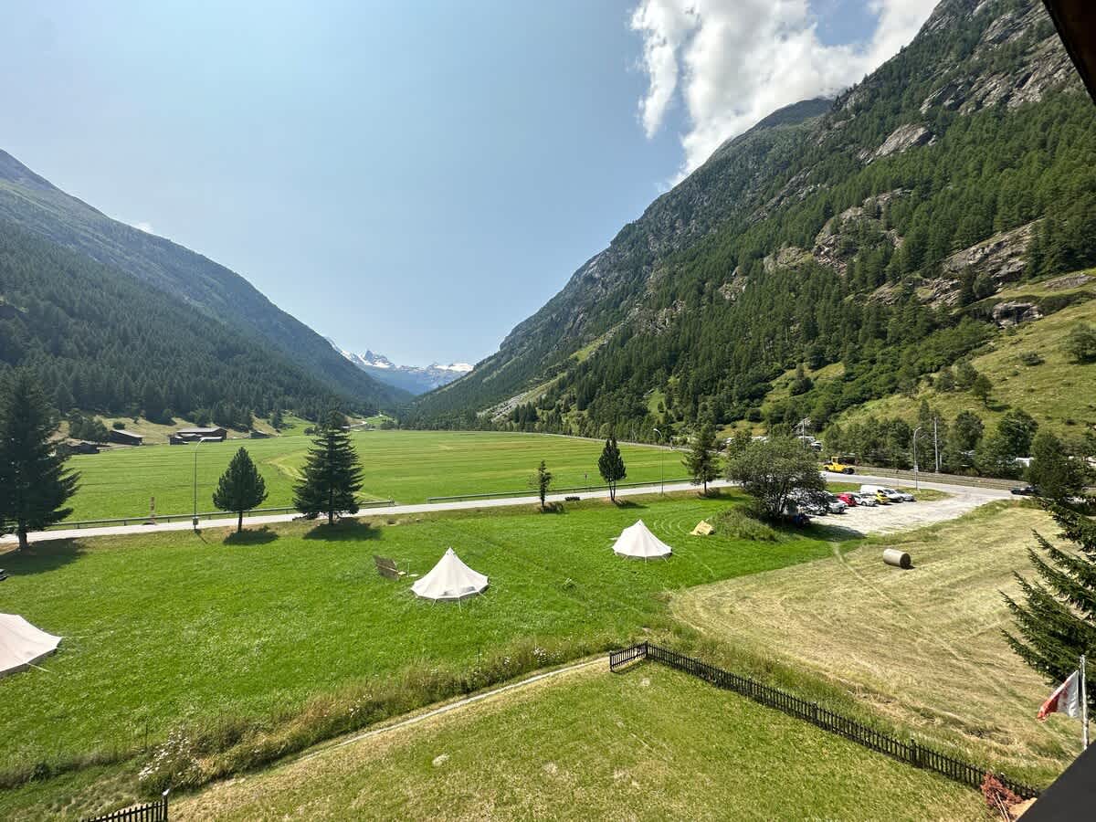 Family Alpine Retreat with Mountain Views — 10