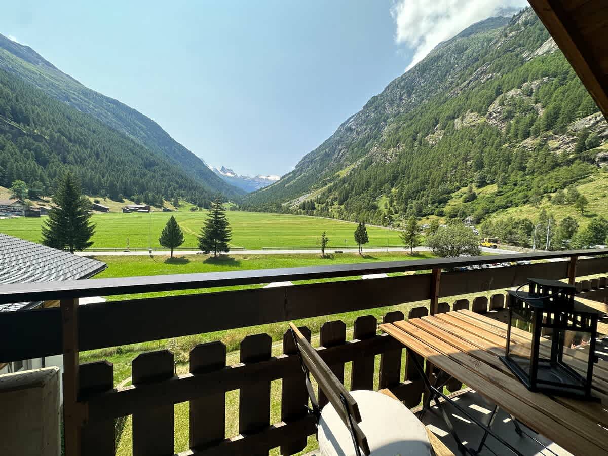 Family Alpine Retreat with Mountain Views — 8