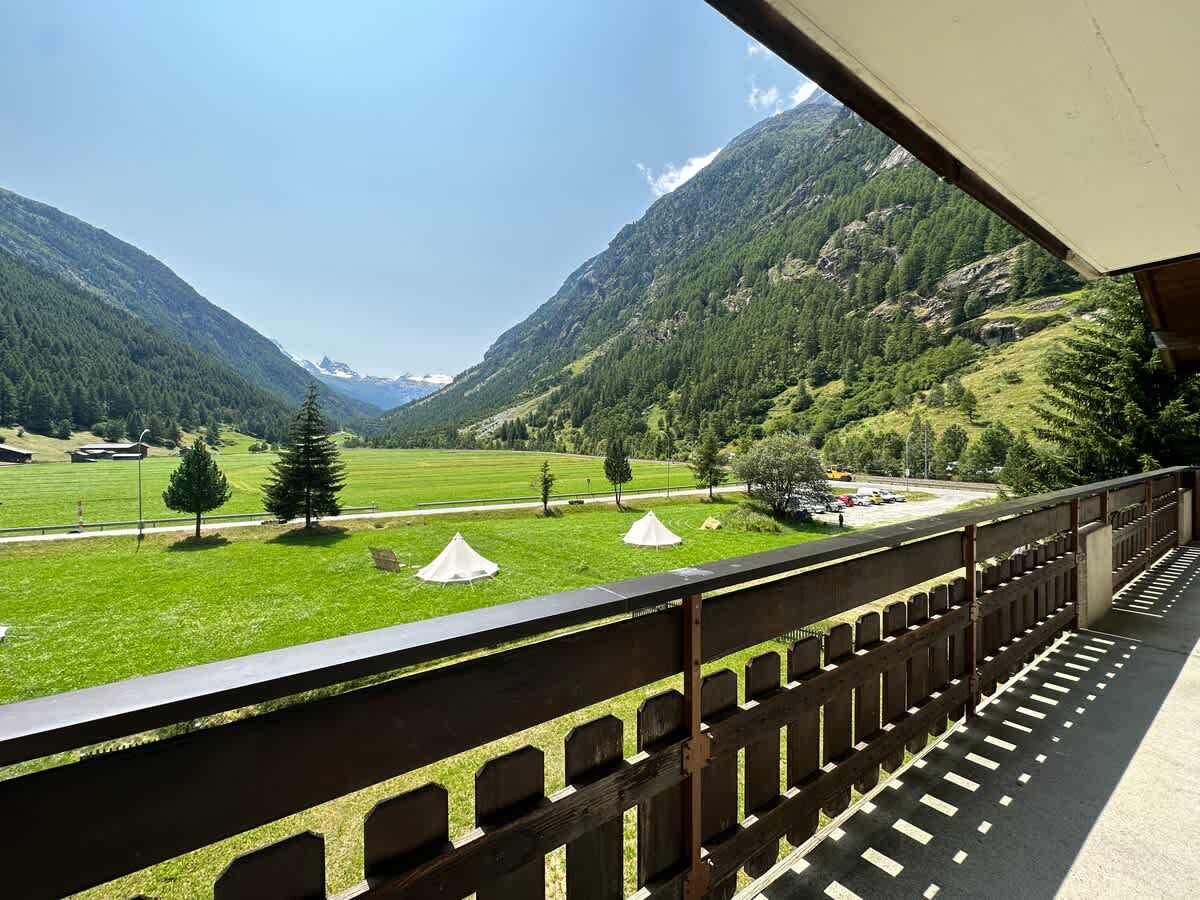 Family Apartment with Stunning Mountain Views — 15