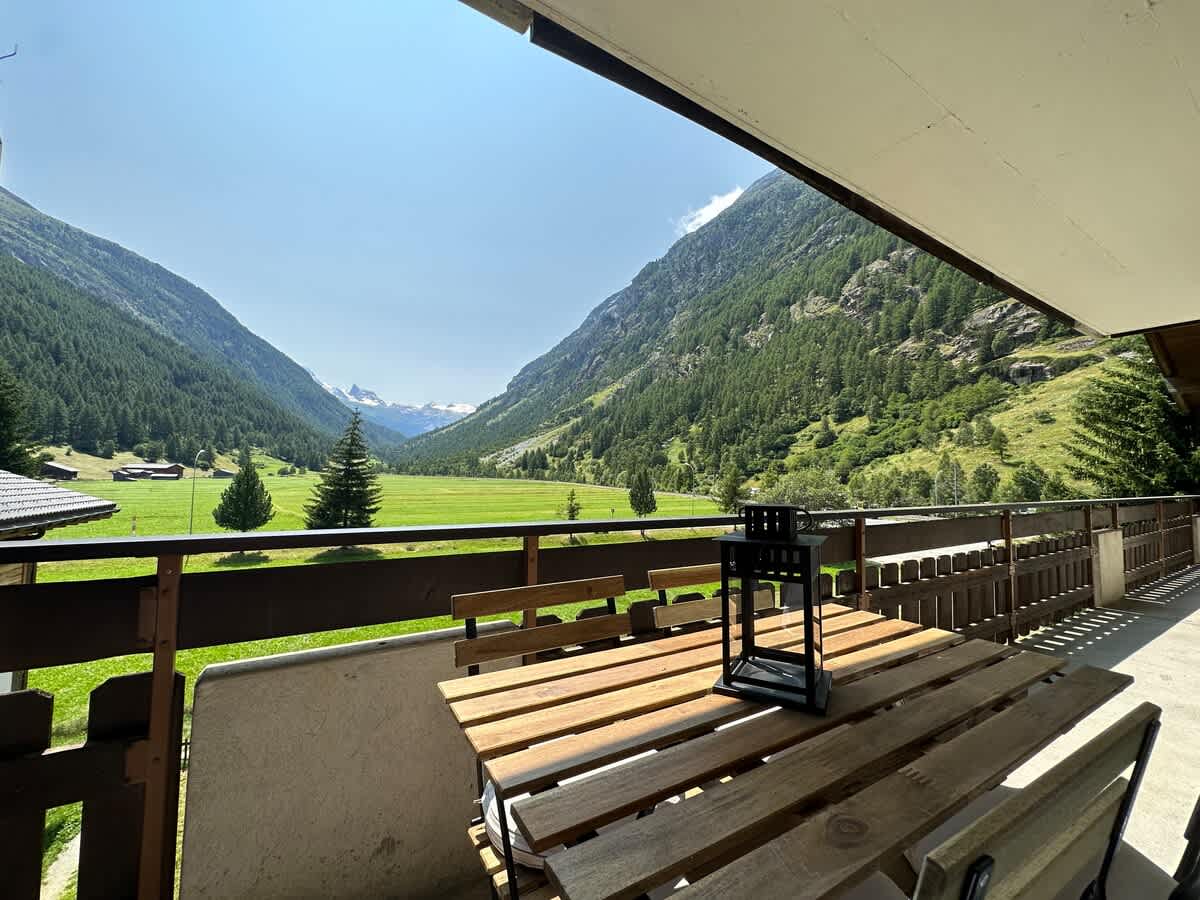 Family Apartment with Stunning Mountain Views — 17