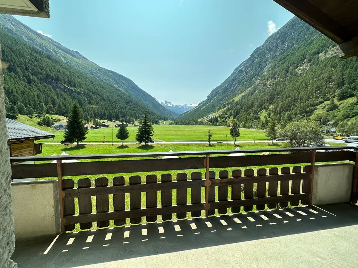 Family Apartment with Stunning Mountain Views — 16