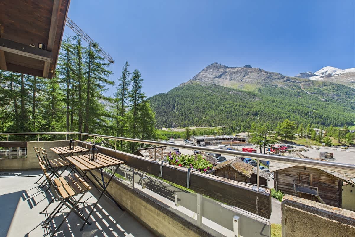 Spacious Family Apartment in Saas-Fee — 35