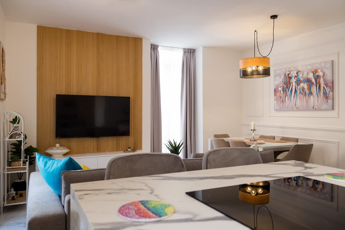 Luna Apartment 1 - Designer Apt Maltese Balcony Steps Away From Sea