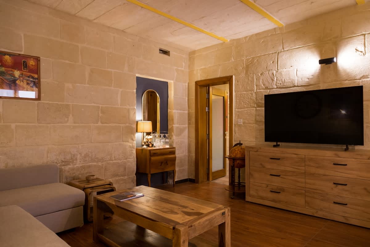 LIMONCELLO · Bold Design Apt, Heart of Valletta