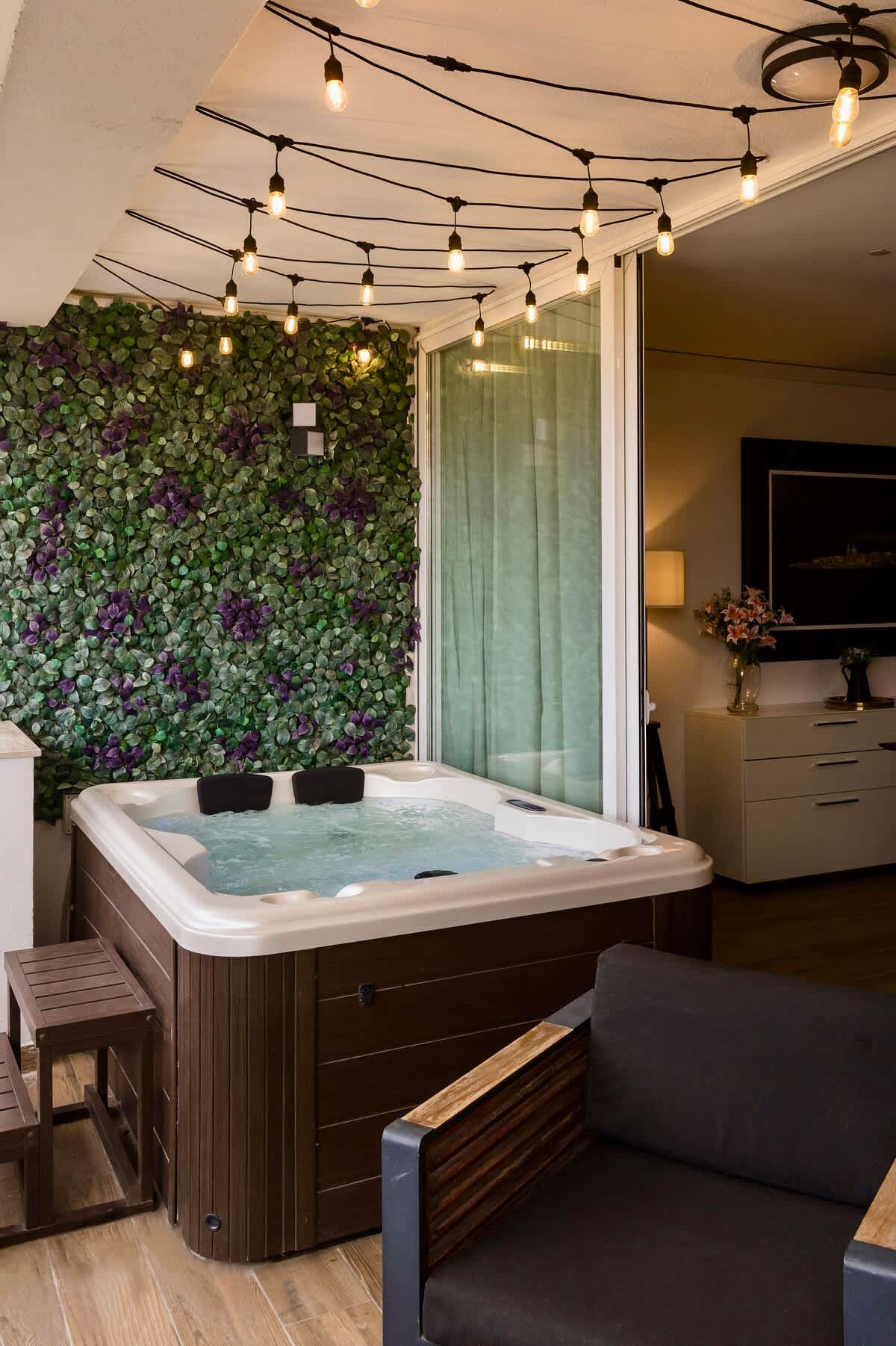Designer Apt with Jacuzzi Terrace