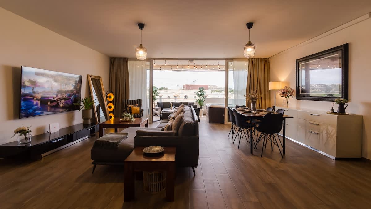 Designer Apt with Jacuzzi Terrace
