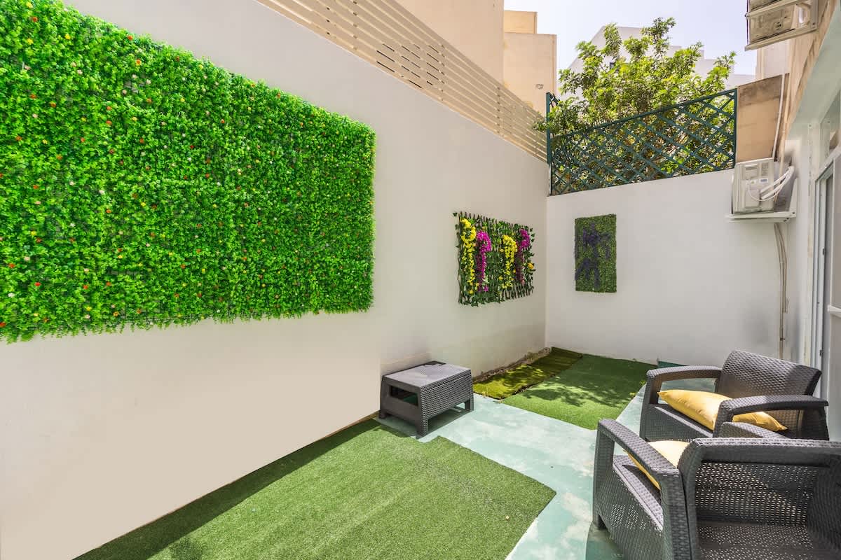 Central Oasis: Near Beach, Private Yard, Free WiFi - Picture 5