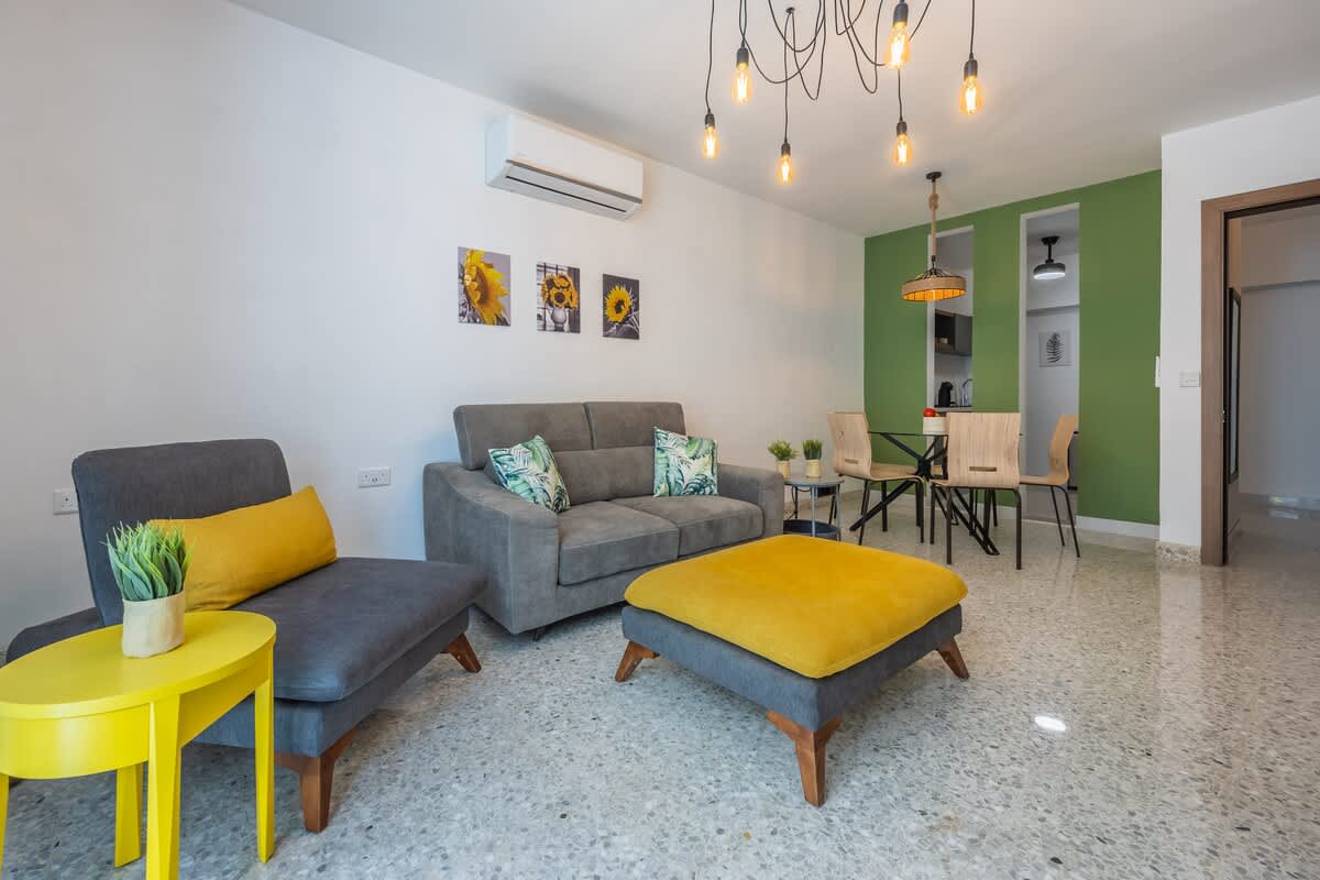 Central Oasis: Near Beach, Private Yard, Free WiFi - Picture 11