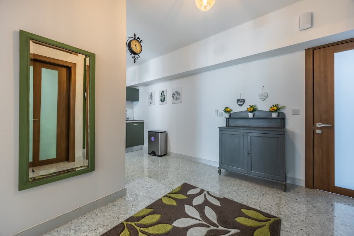 Central Oasis: Near Beach, Private Yard, Free WiFi - Picture 15