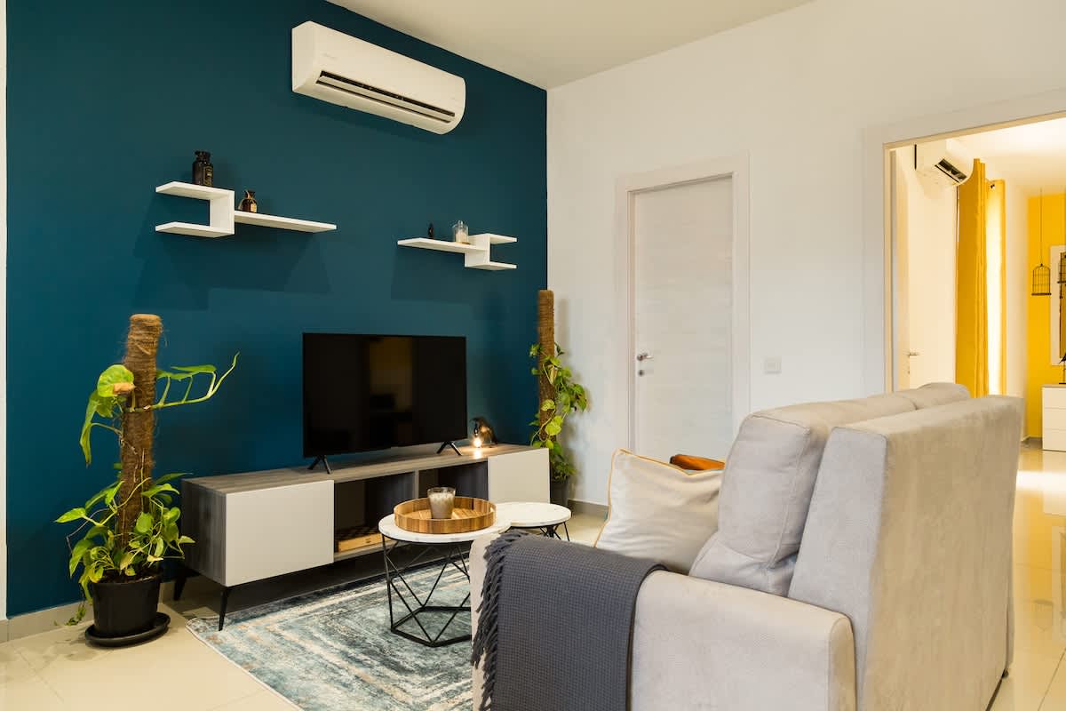 The Canary Loft - Stay in Heart of St Julians
