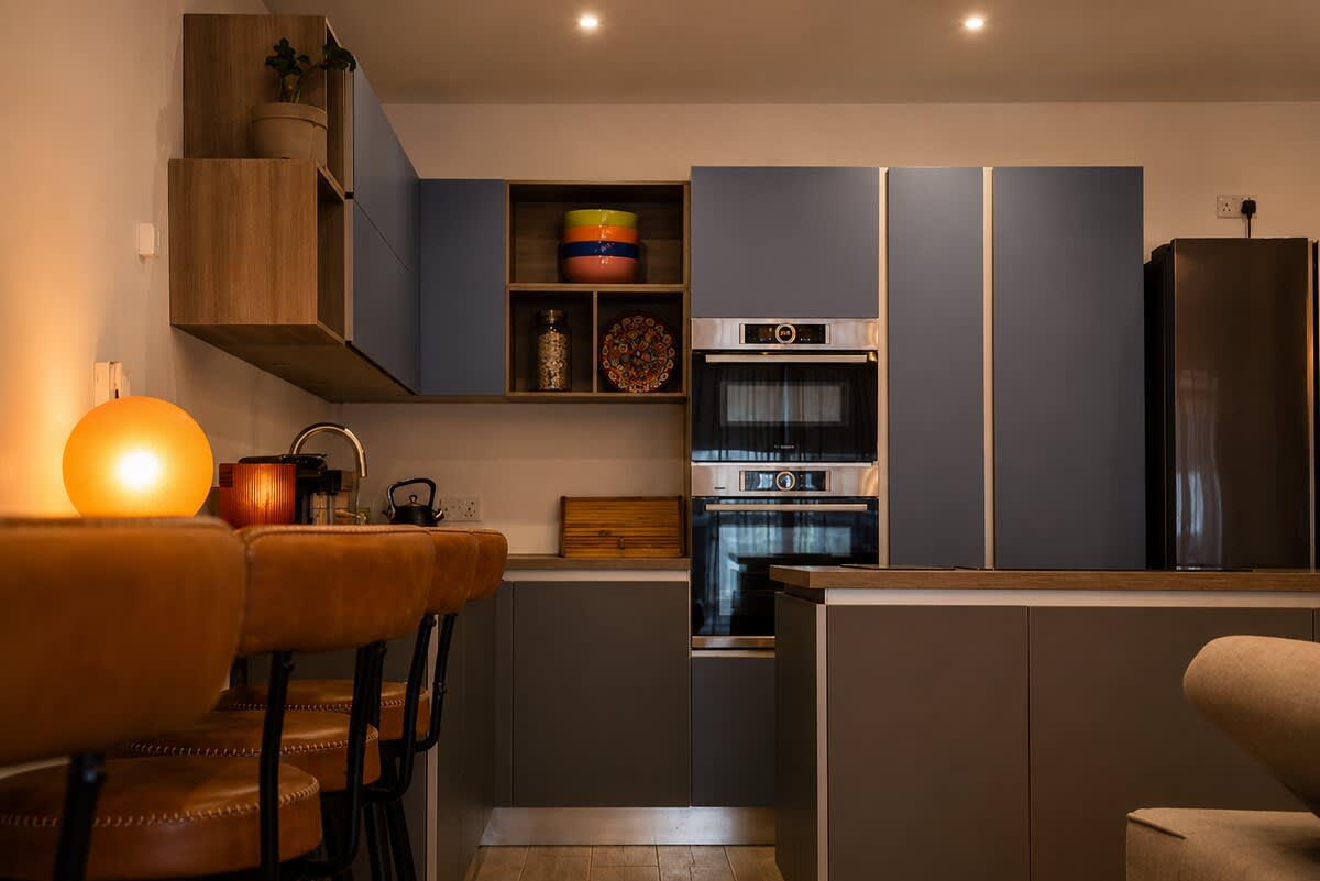 Industrial Chic 3BR | Balcony | Walk to Seafront