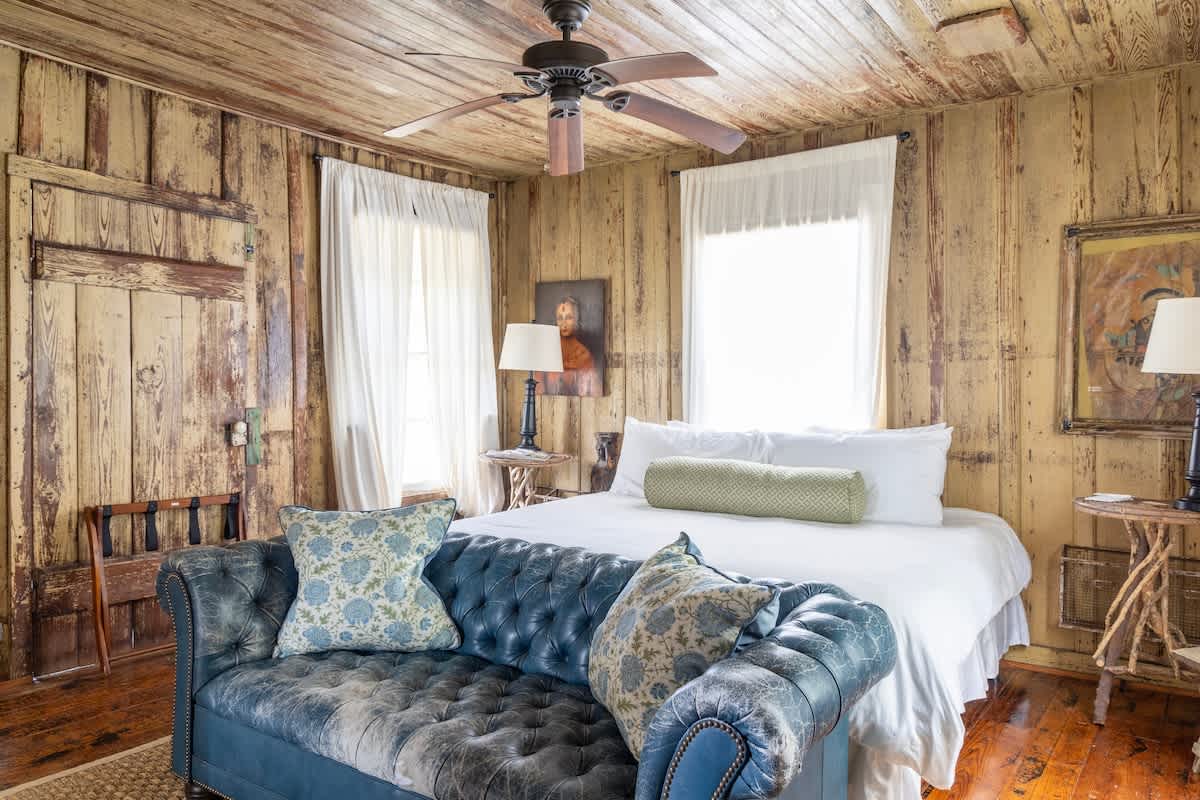 Round Top Motel | The Bybee