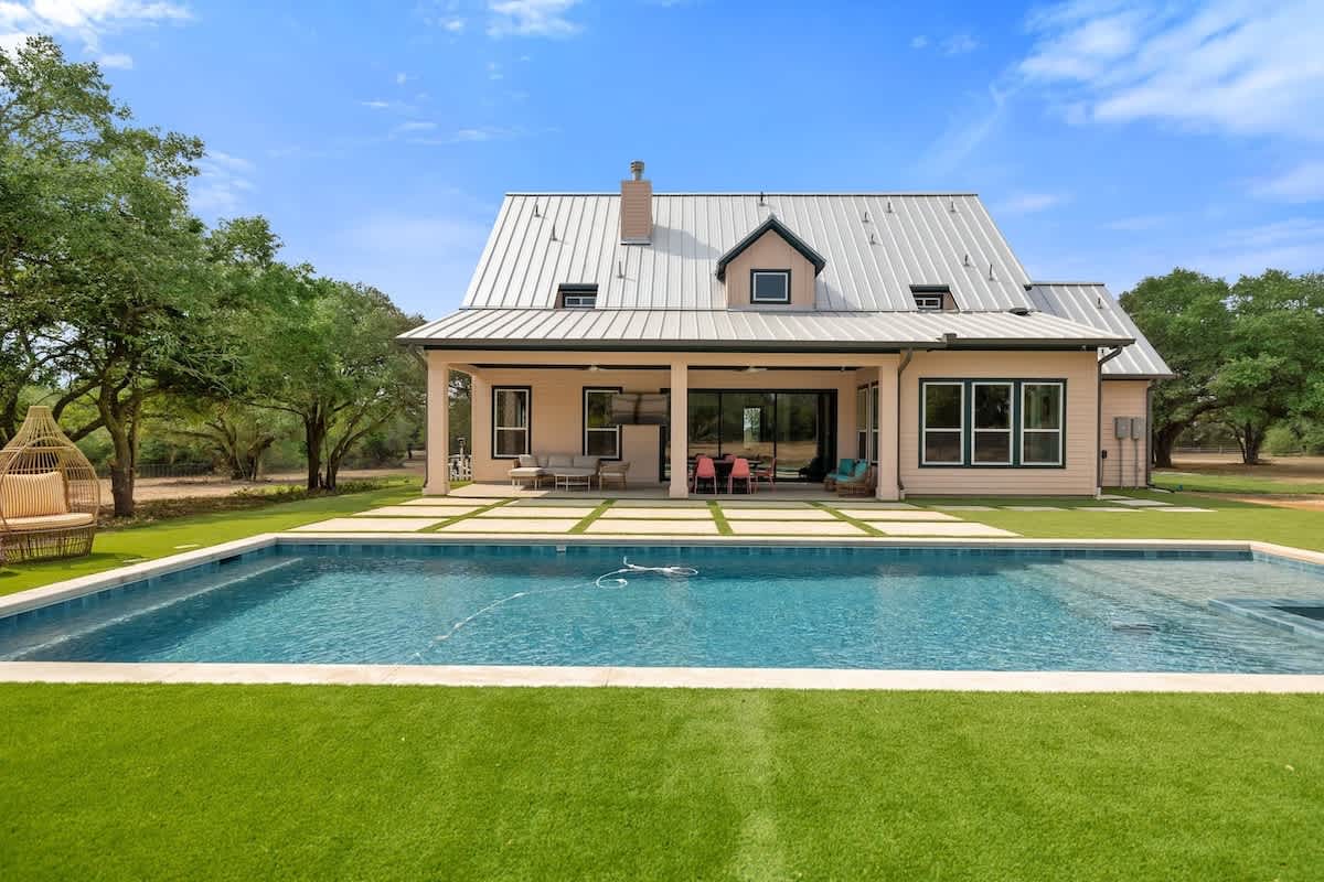 Hot Tub+Pool | Sleeps 16 | 8 Acres Minutes from RT — Round Top, TX — vacation rental