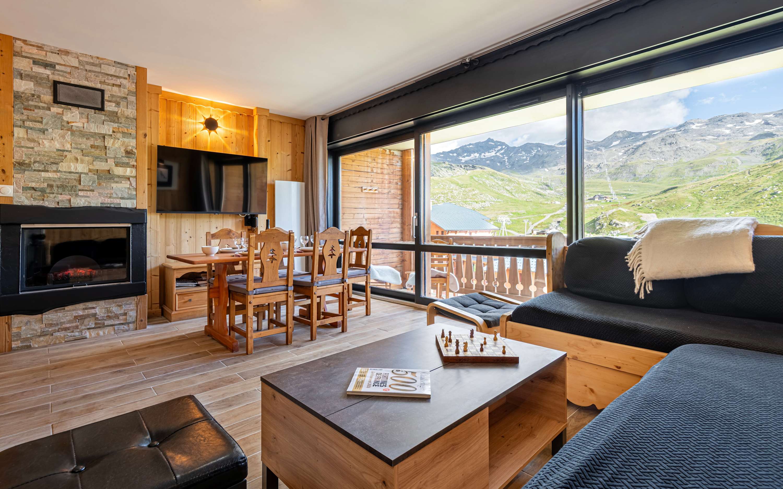 Residence Beausoleil, Ski In-Out with WiFi in Val Thorens, “V6” by Versant Collection