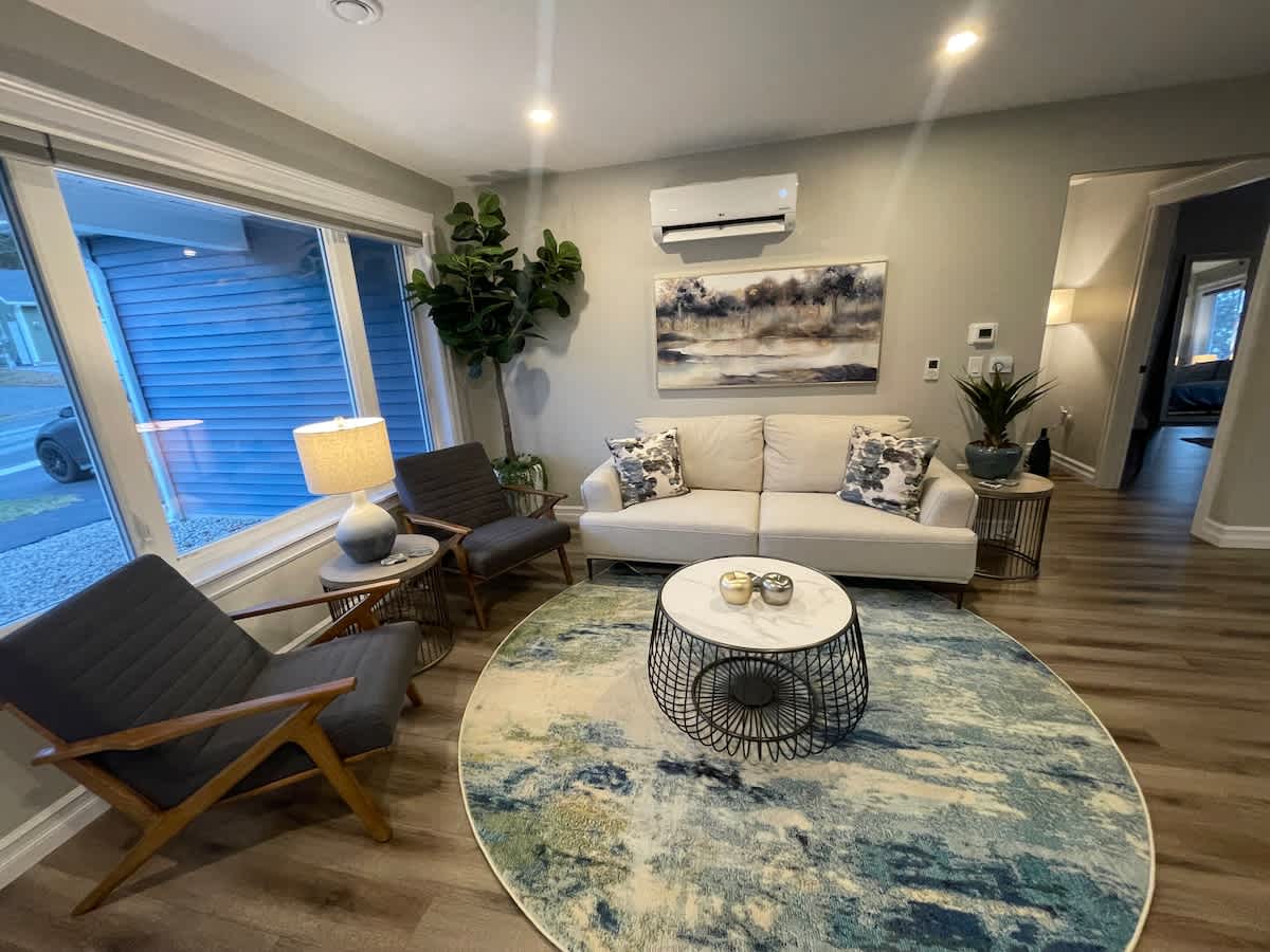 Spotless, modern, bright & cozy, 1 BR
