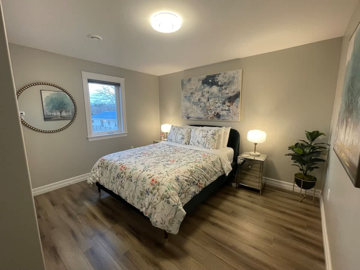 Spotless, modern, bright & cozy, 1 BR