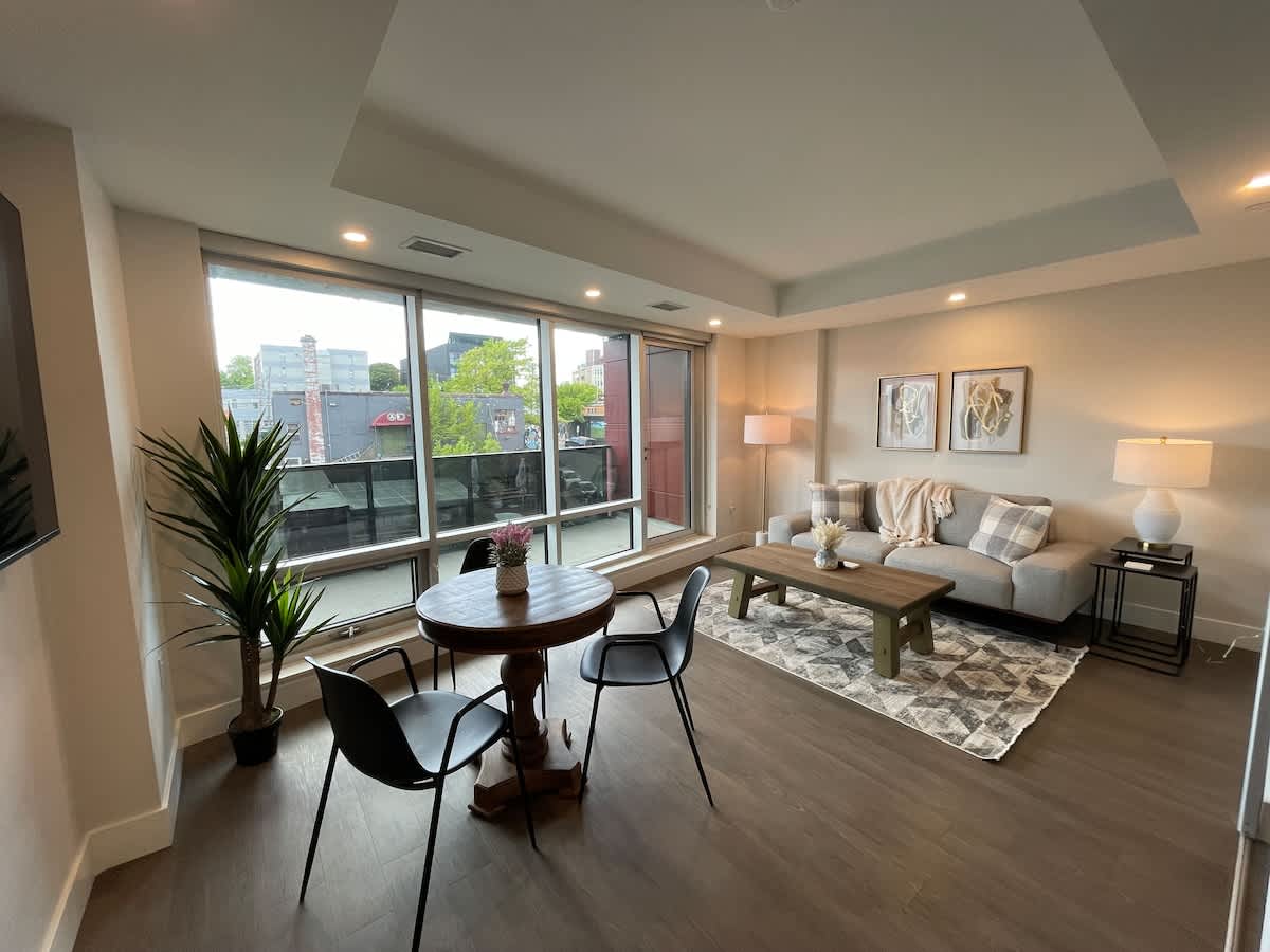 Downtown, bright, cozy & modern 1 Bedroom
