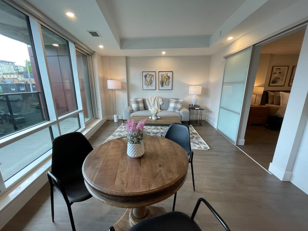 Downtown, bright, cozy & modern 1 Bedroom
