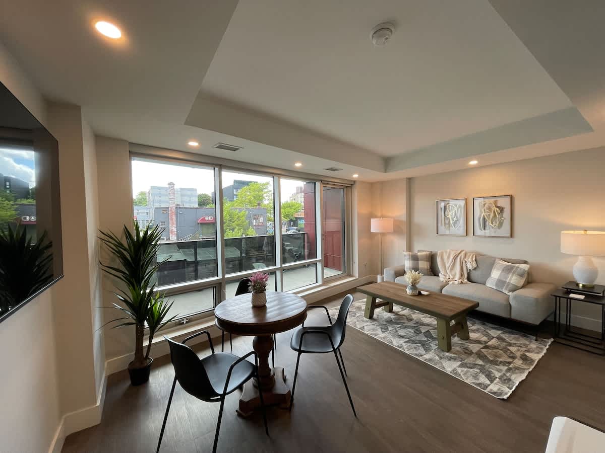 Downtown, bright, cozy & modern 1 Bedroom