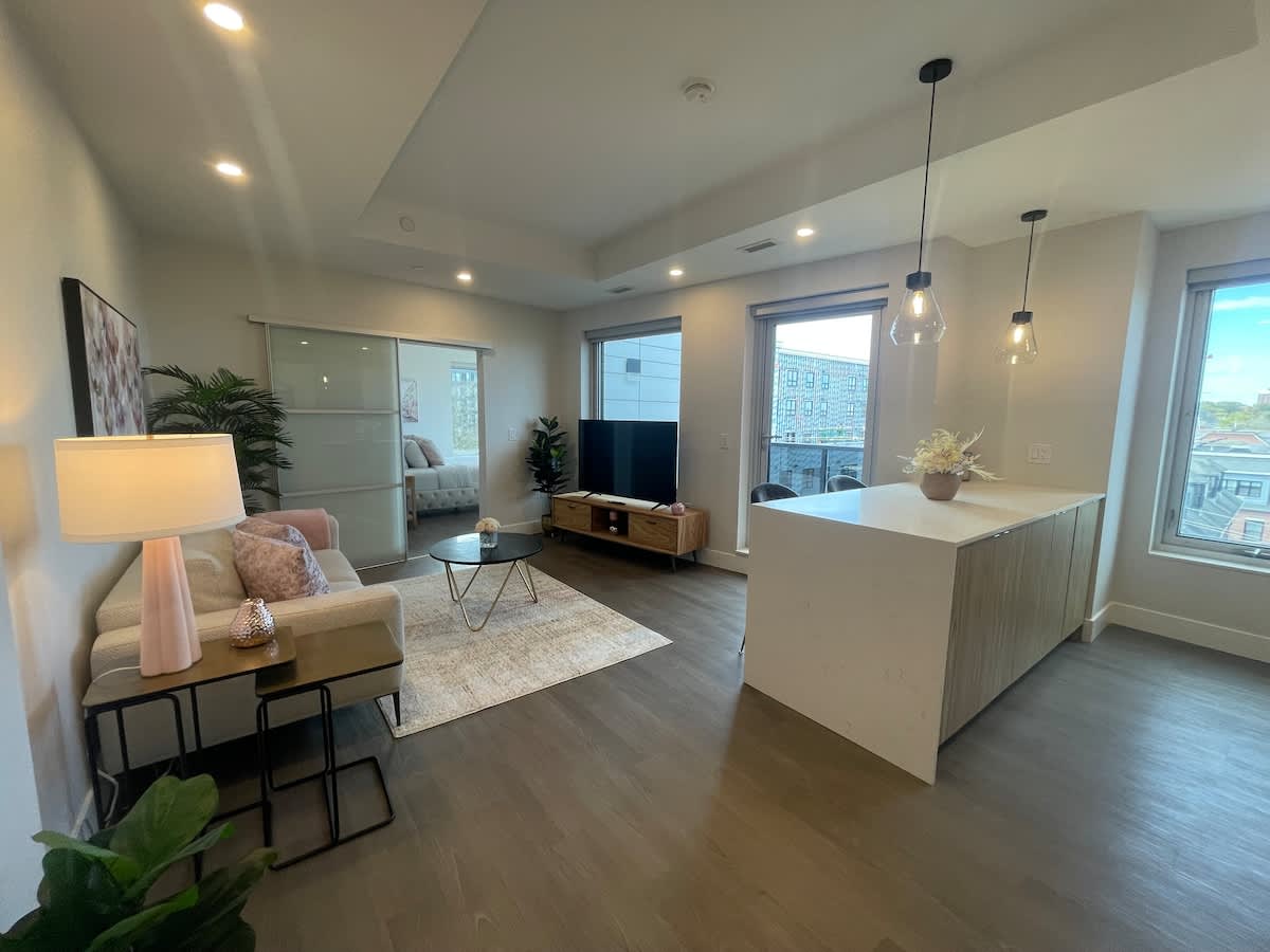 Downtown, Spotless 2 Bed, 2 Bath with 6 appliances