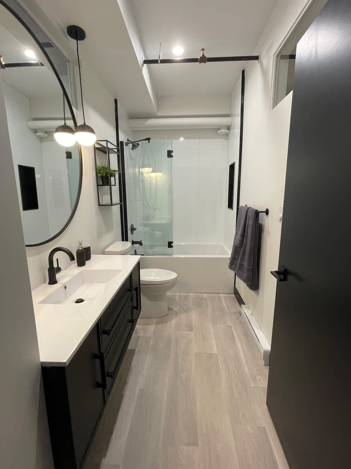 Loft, bright & spotless 1 BR with 6 appliances