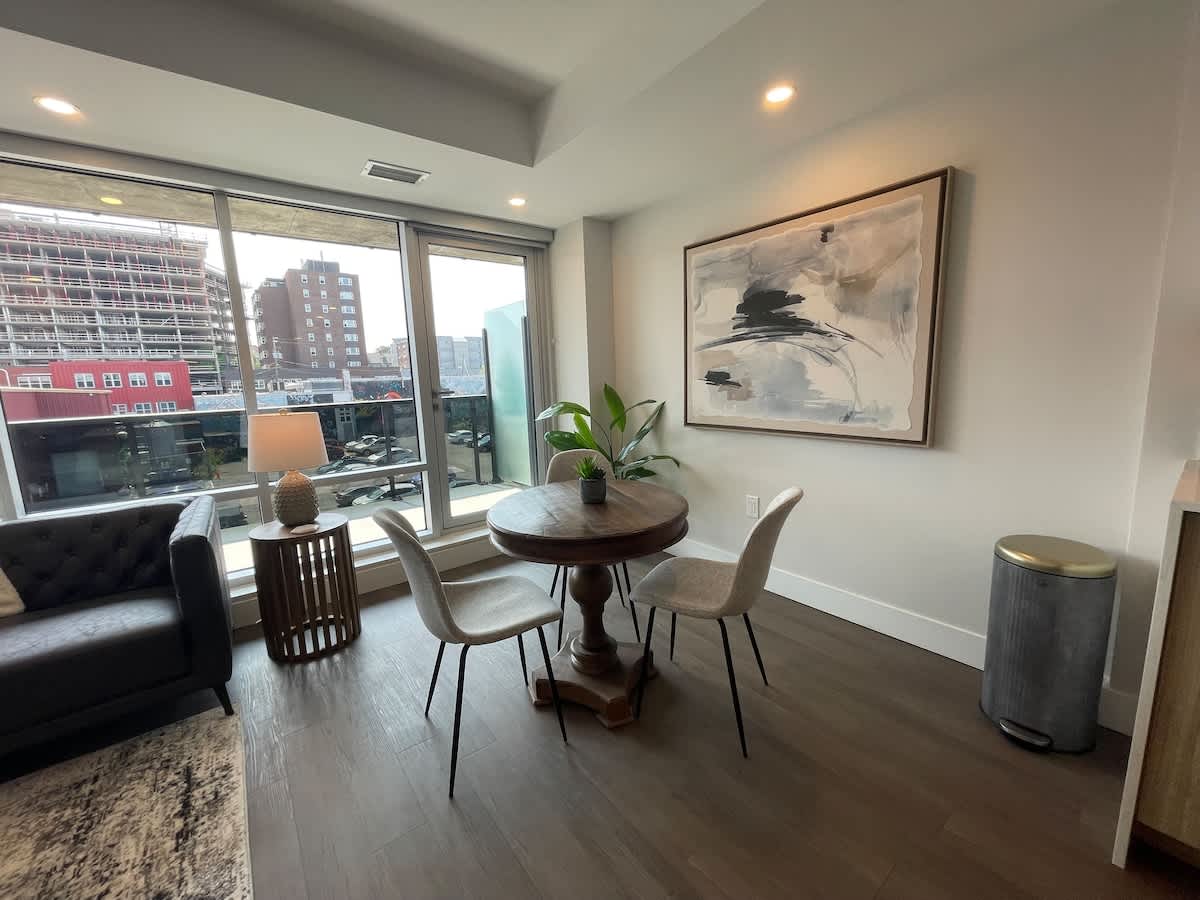 Downtown Halifax, bright & modern 1 Bedroom