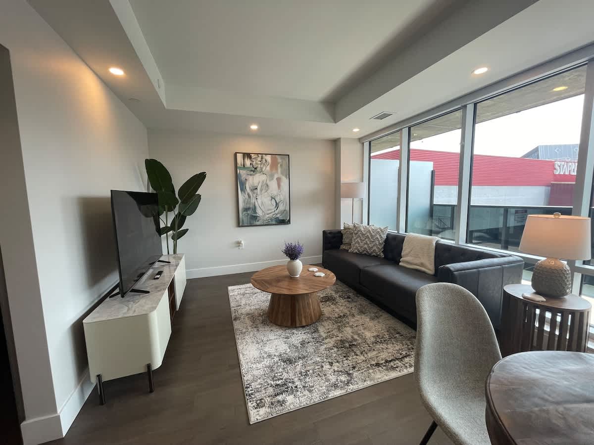 Downtown Halifax, bright & modern 1 Bedroom