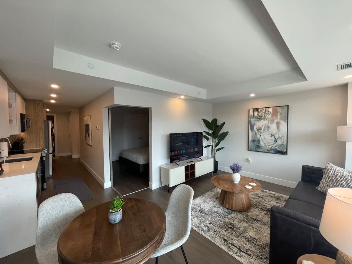 Downtown Halifax, bright & modern 1 Bedroom