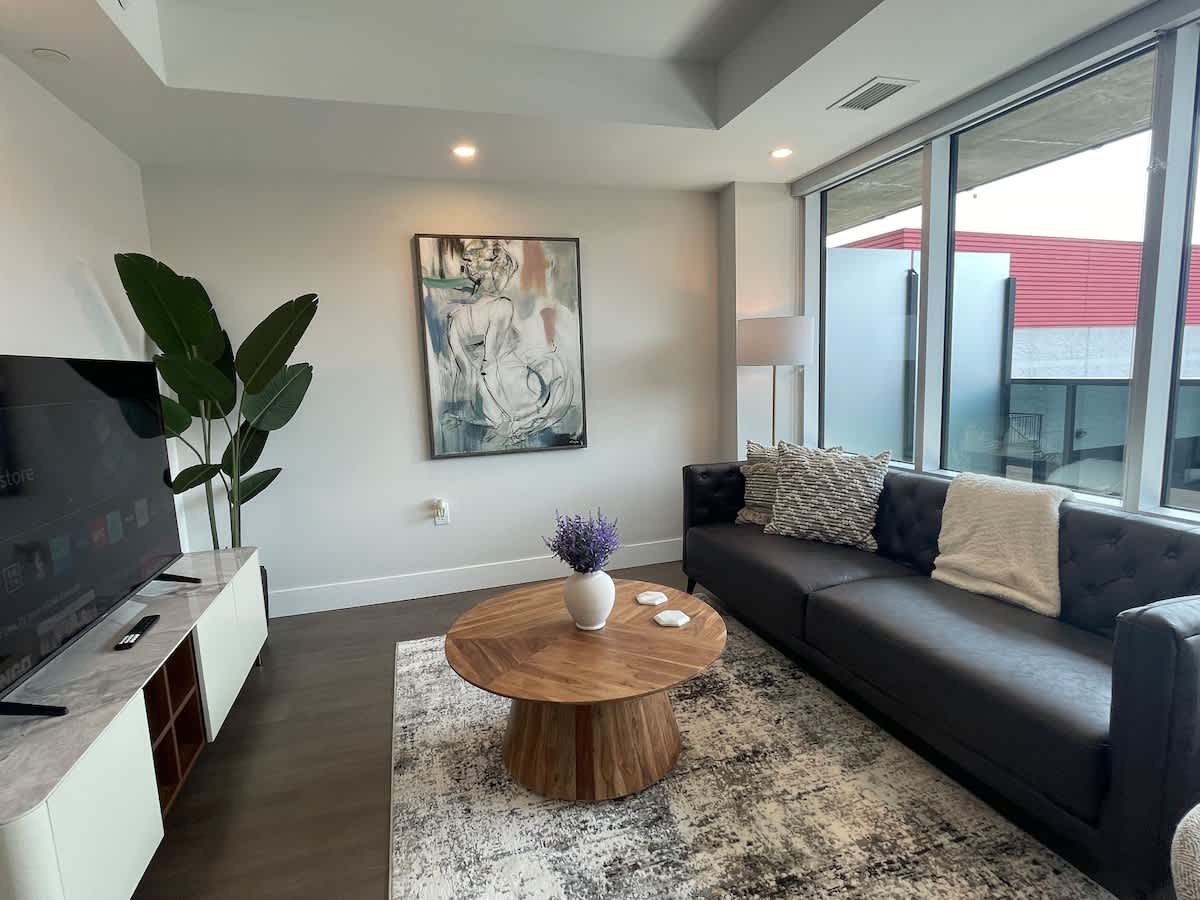 Downtown Halifax, bright & modern 1 Bedroom