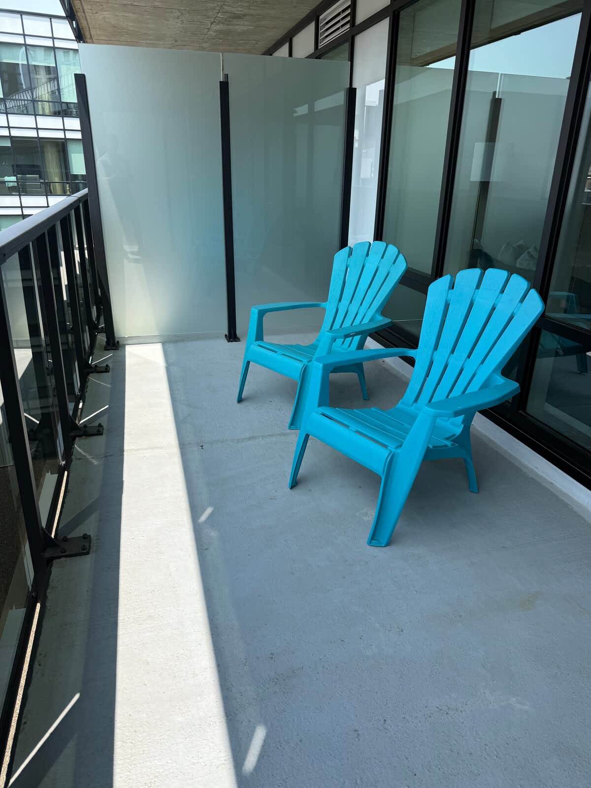 Spotless & Bright 1 BR downtown with private patio