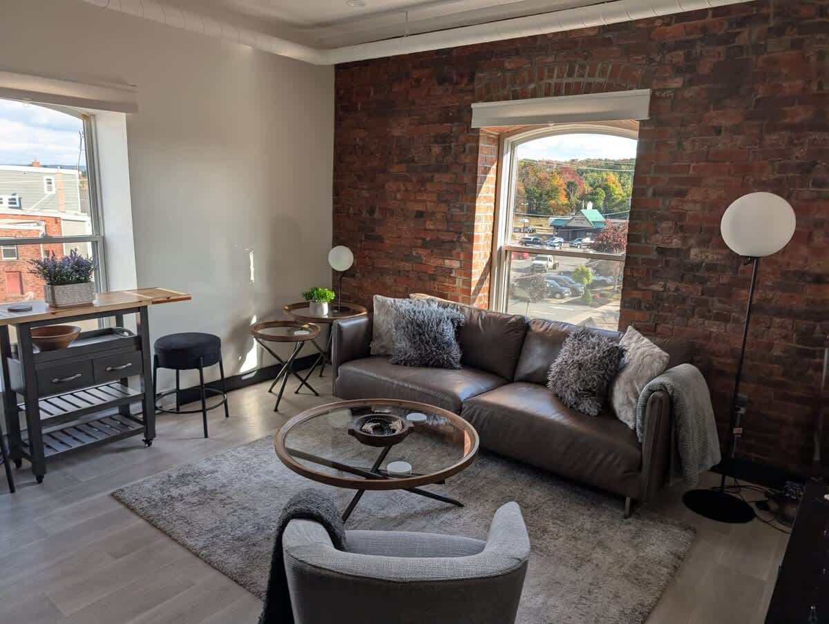 Bright modern & spotless, 1 BR with 6 appliances