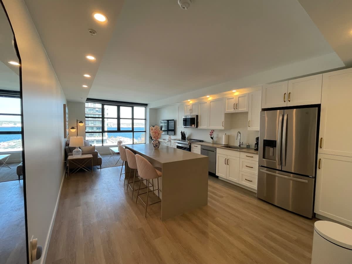 Waterfront, large 1 BR with 6 appliances & gym