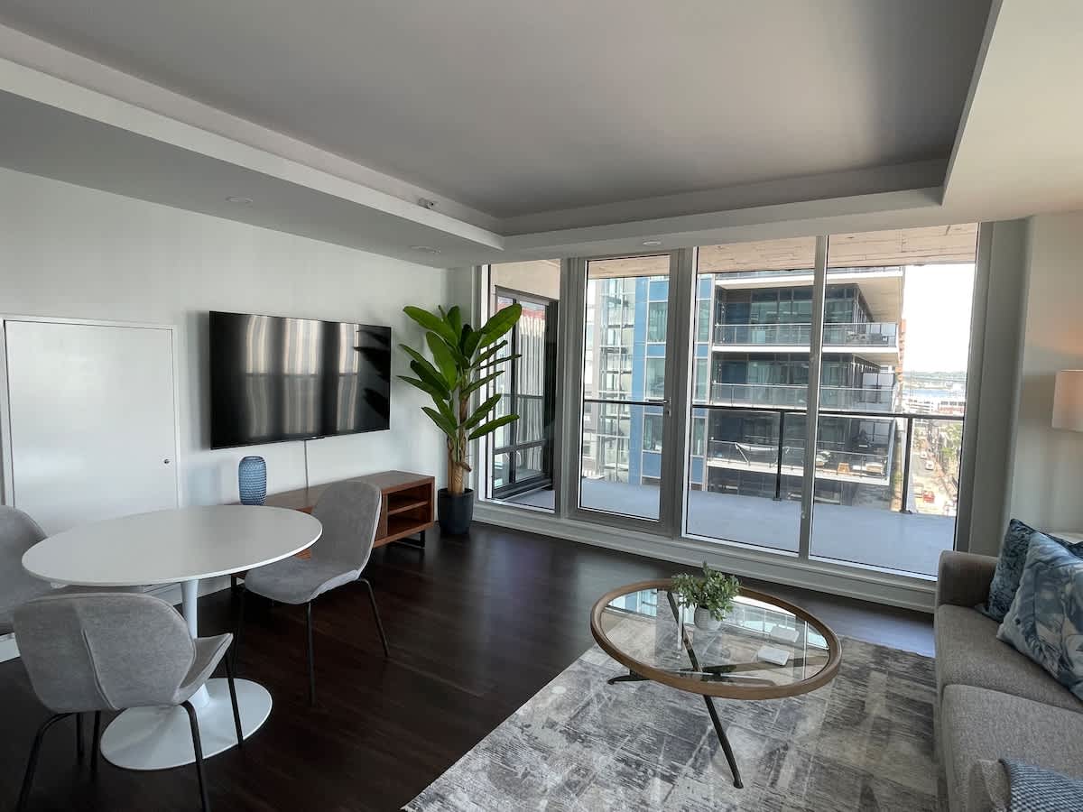 Waterfront 1 BR corner unit with 6 appliances