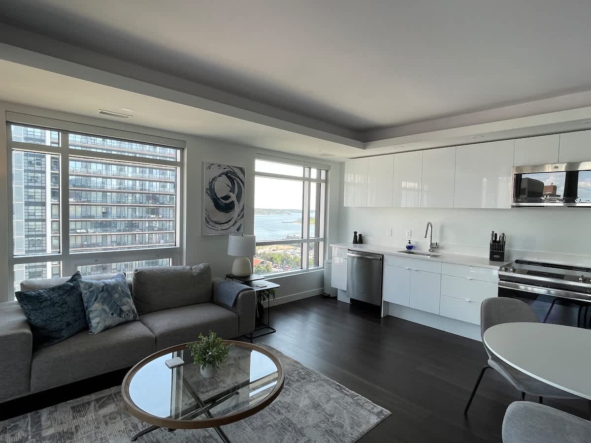 Waterfront 1 BR corner unit with 6 appliances