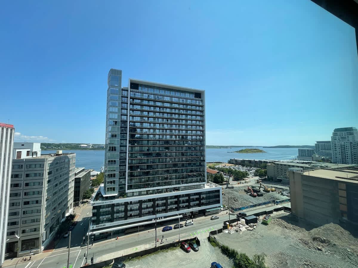 Waterfront 1 BR corner unit with 6 appliances