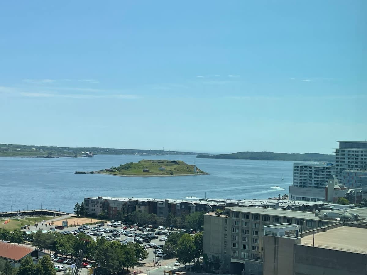 Waterfront 1 BR corner unit with 6 appliances