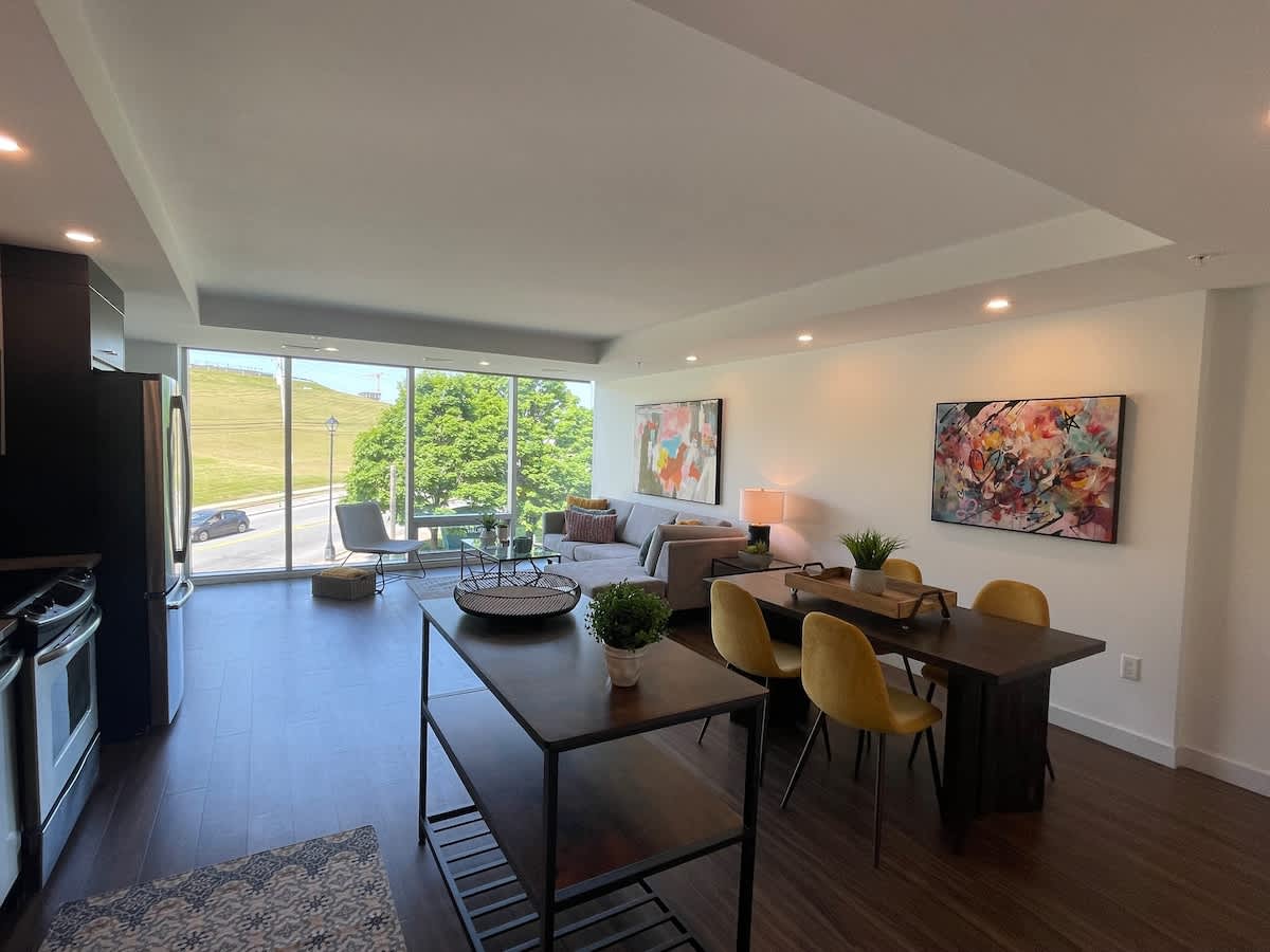 Bright 1 BR with Lots of Sunlight & 6 Appliances