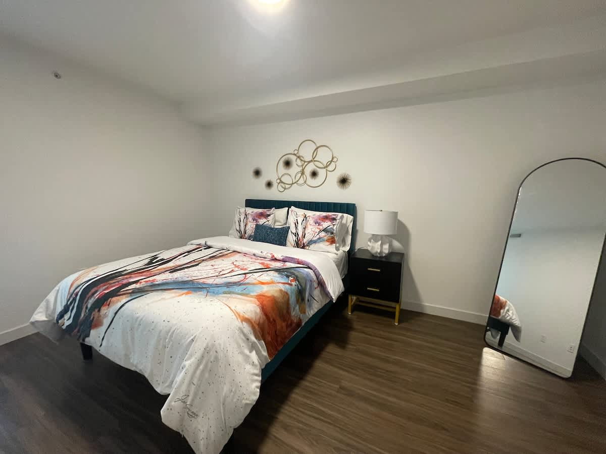 Bright 1 BR with Lots of Sunlight & 6 Appliances