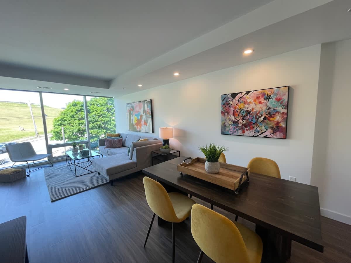 Bright 1 BR with Lots of Sunlight & 6 Appliances