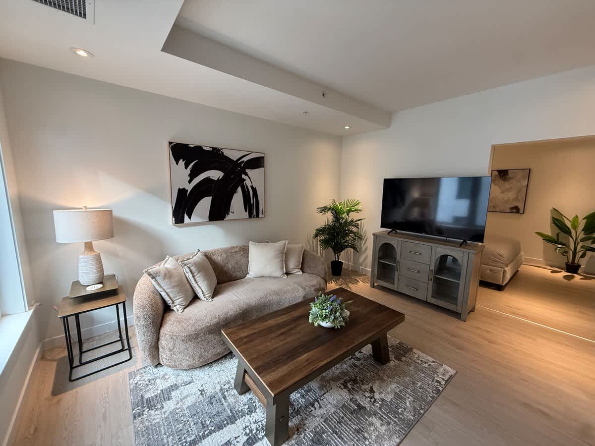 Bright, warm & spacious 1 BR in North End Halifax