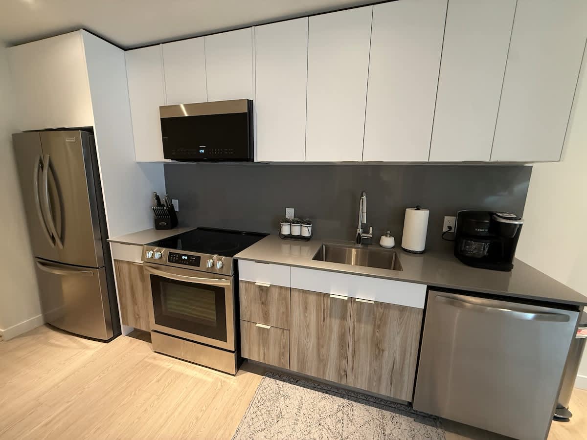 Bright, warm & spacious 1 BR in North End Halifax