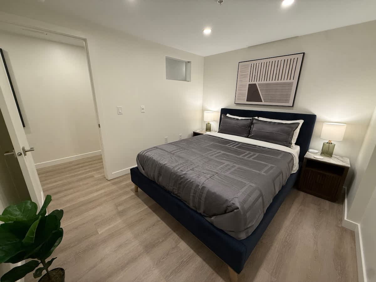 Halifax Waterfront 2 BR and 1 Bath with 6 appliances