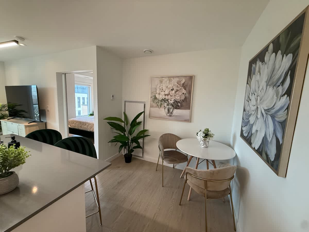 Bright spotless & modern 1 BR in North End Halifax