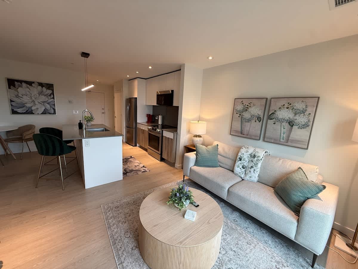 Bright spotless & modern 1 BR in North End Halifax